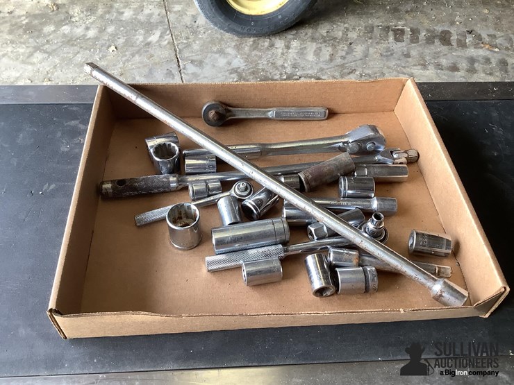 assorted-rachets-&-sockets-image-3