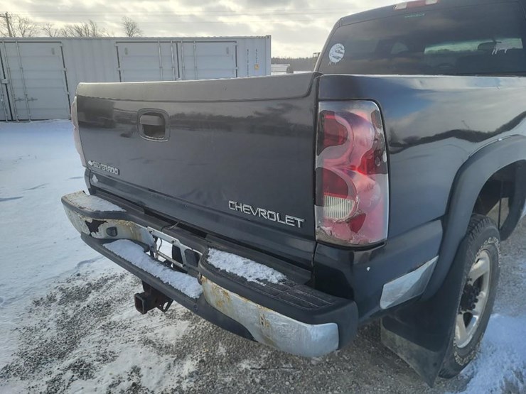 2004-chevrolet-2500hd-image-26