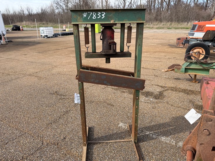 #7833-•-hydraulic-press-image-3