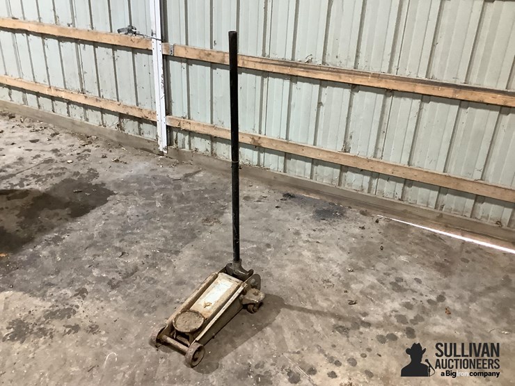 hydraulic-floor-jack-image-1