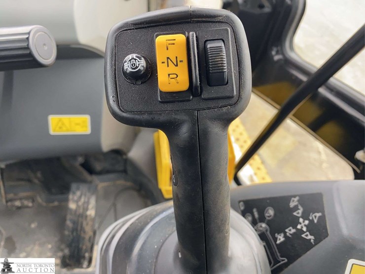 2019-caterpillar-420f2-it-image-28