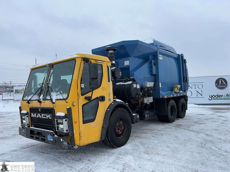 2018-mack-lr633-t/a-refuse-truck-image-1