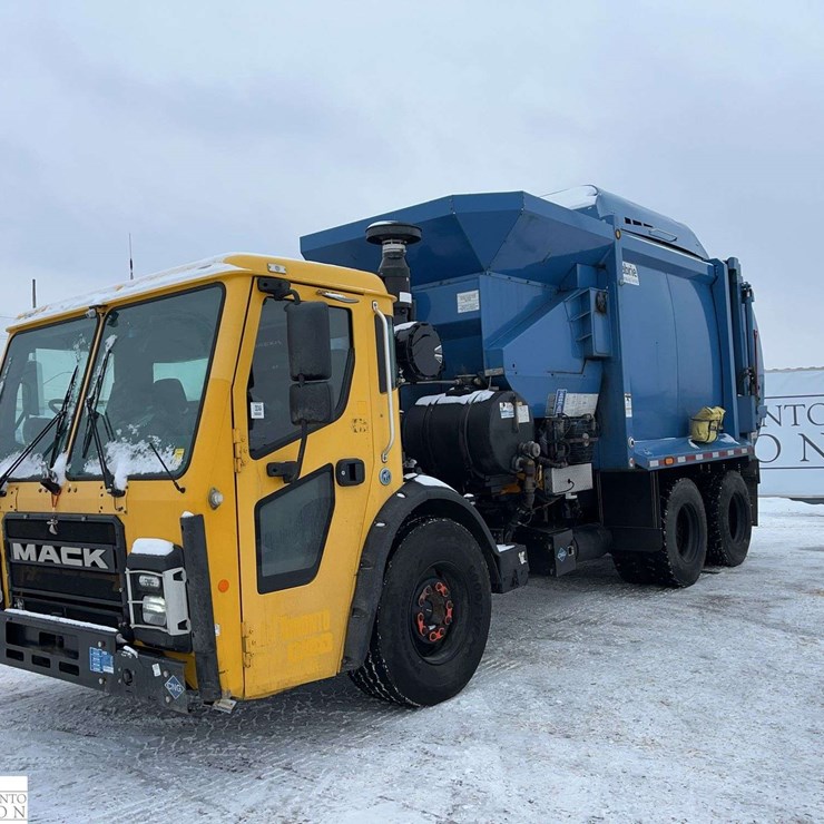 2018 Mack LR633 T/A Refuse Truck