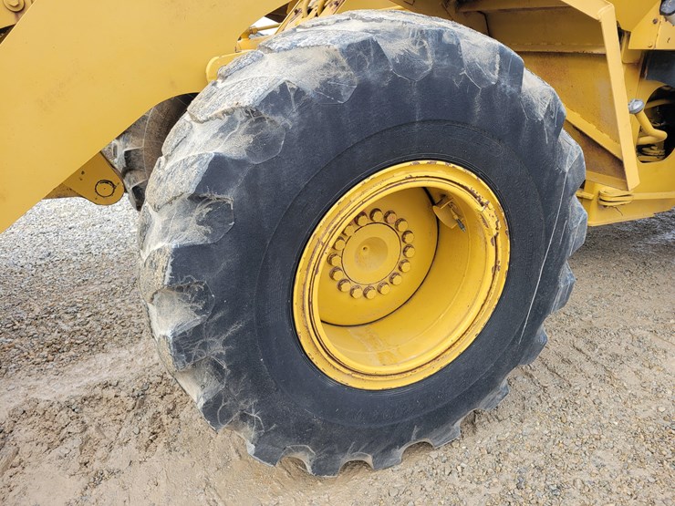 2004-caterpillar-938g-image-6