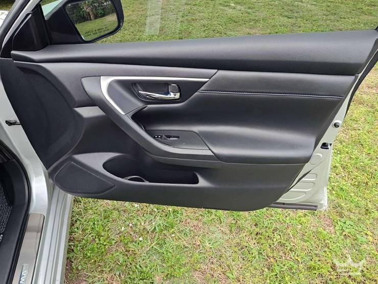 2017-nissan-altima-sedan-image-14