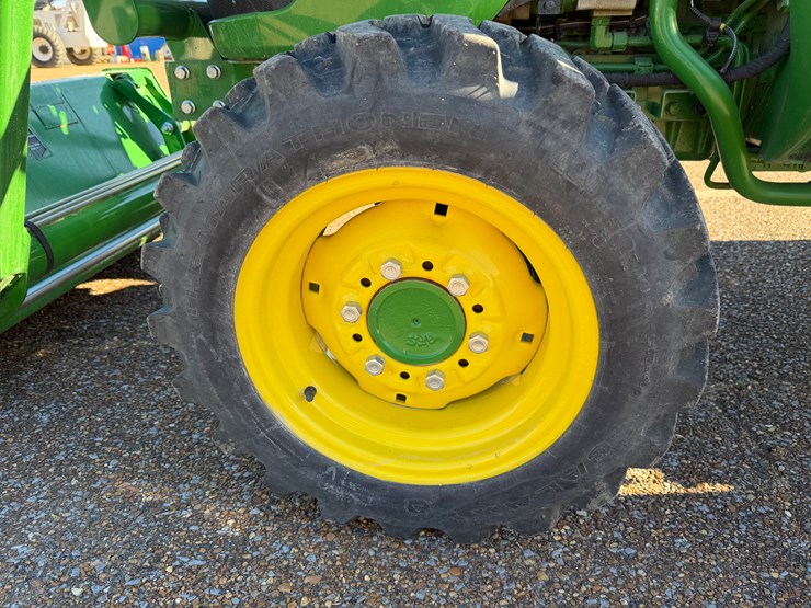 2025-john-deere-3025d-image-18