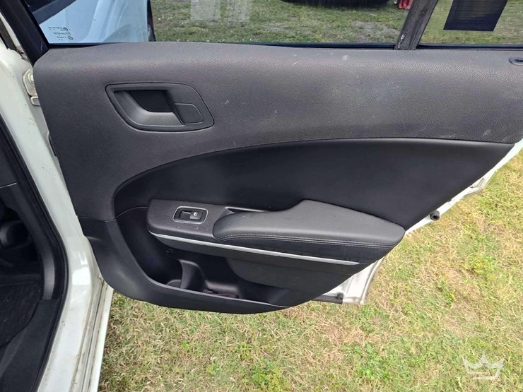 2017-dodge-charger-sedan-image-36