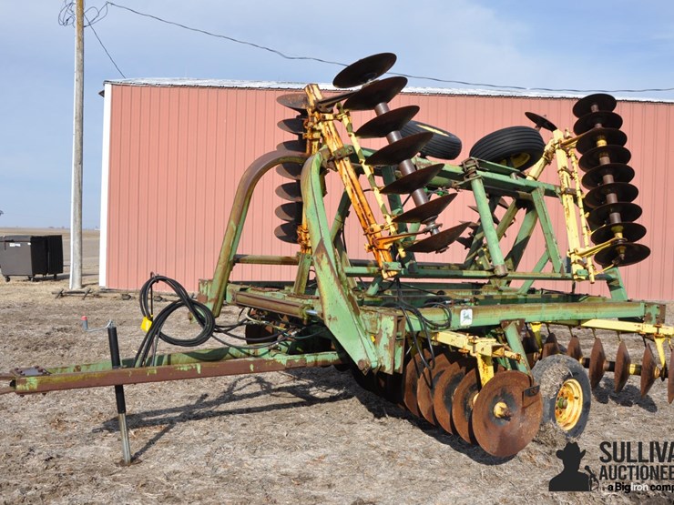 john-deere-230-image-1