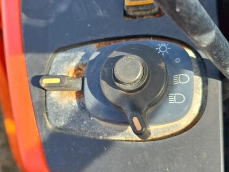 2015-kubota-la1154-image-25