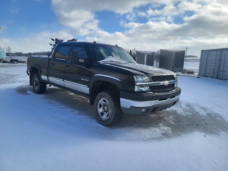 2004-chevrolet-2500hd-image-1