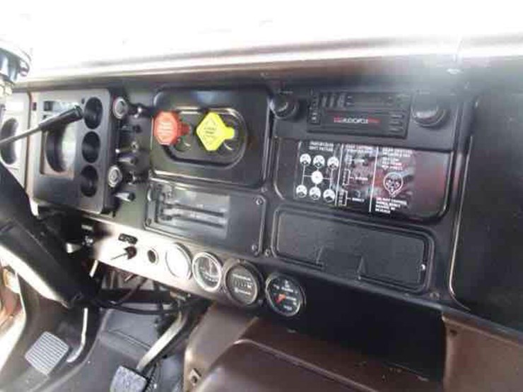 1984-international-s1900-image-37