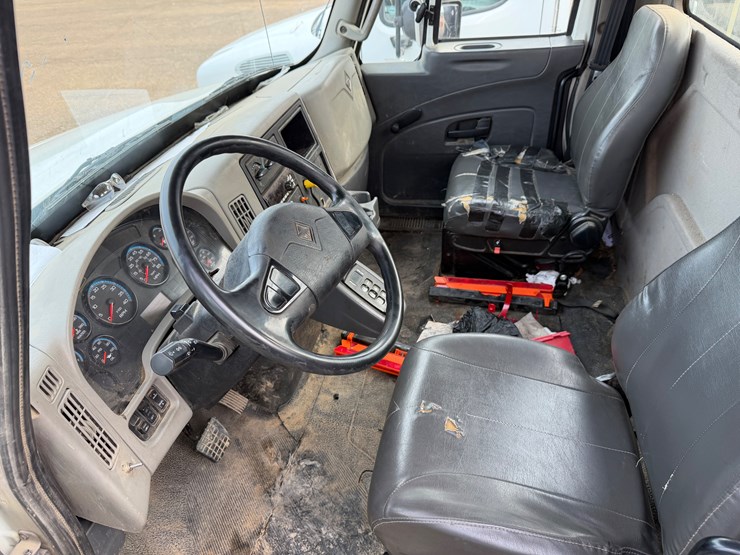 2018-international-durastar-4400-image-13