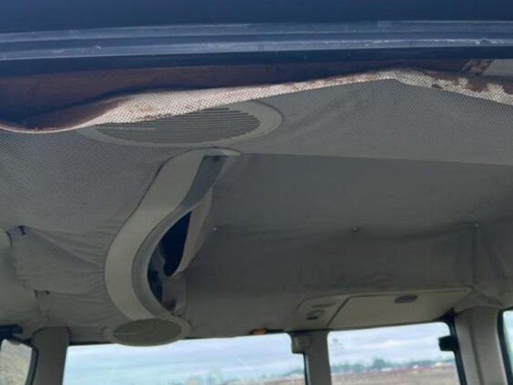 2010-john-deere-7330-image-19