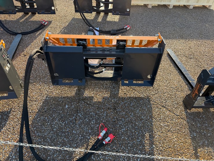 #7866-•-skid-steer-hydraulic-pallet-forks-image-4
