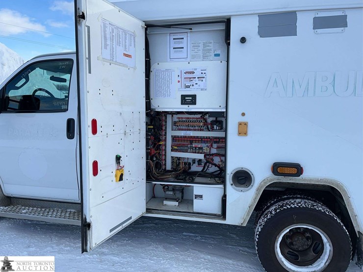 2016-chevrolet-express-s/a-ambulance-image-37