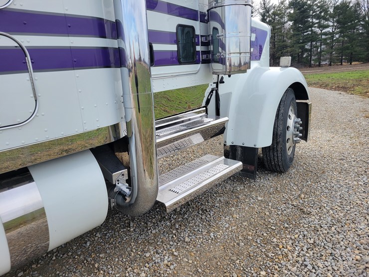 2012-kenworth-w900l-image-26