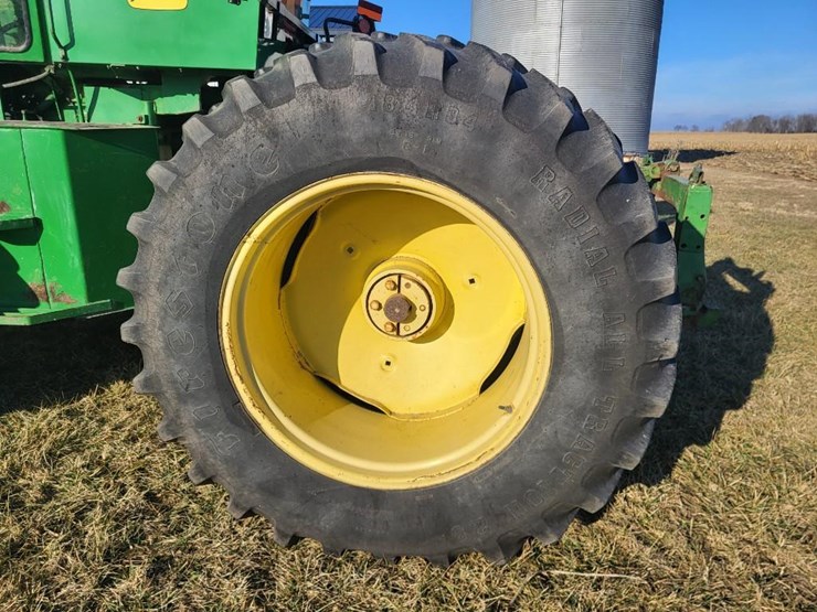 john-deere-7520-image-31