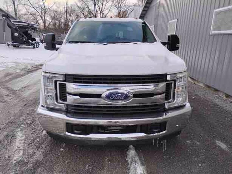 2017-ford-f350-xlt-image-7