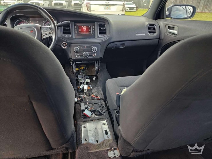 2015-dodge-charger-sedan-image-27