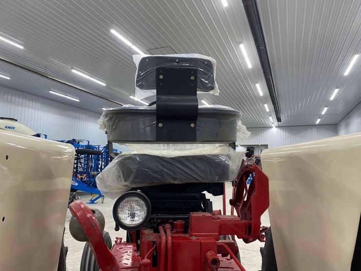 farmall-1206-open-station-restored-image-33