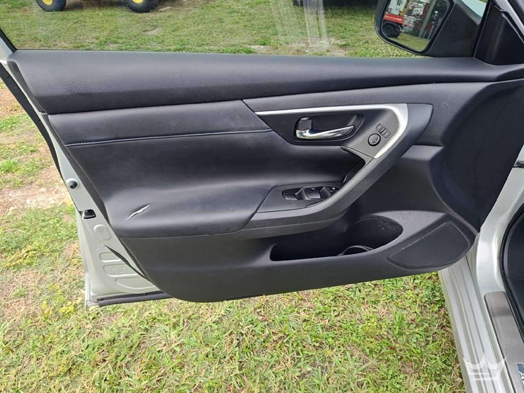 2017-nissan-altima-sedan-image-12