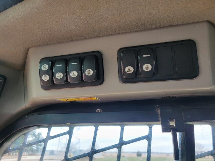 2016-caterpillar-299d-image-13