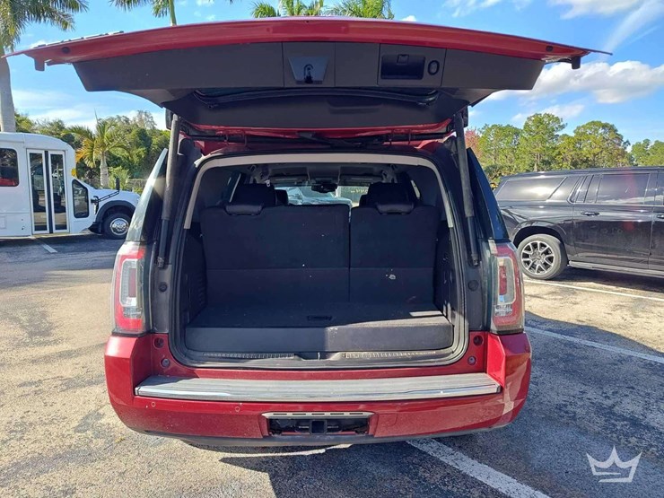 2015-gmc-yukon-denali-image-37