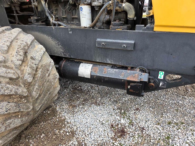 cat-75c-track-tractor-image-8