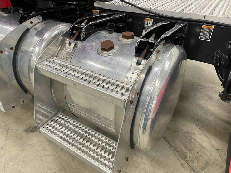 2014-peterbilt-365-image-47