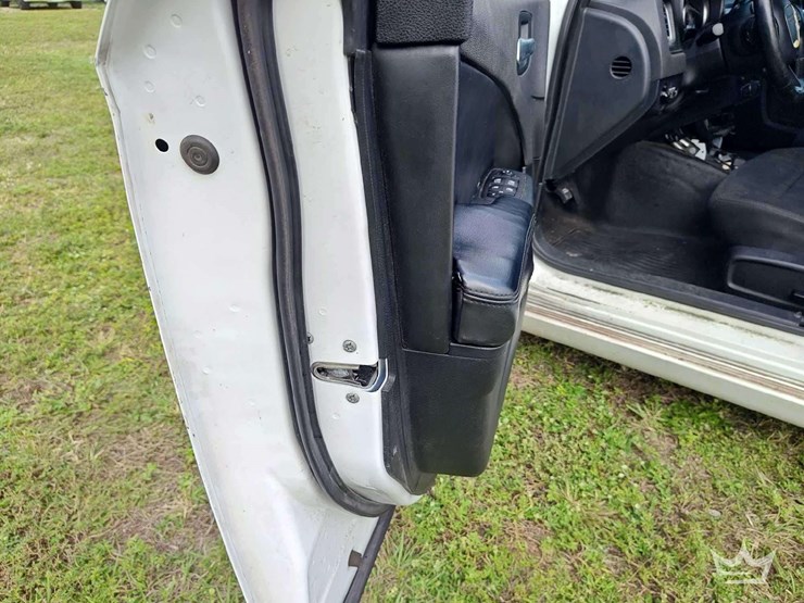 2017-dodge-charger-sedan-image-34