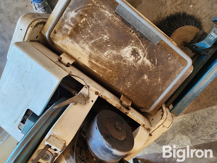 tennant-42hd-power-sweeper-image-17