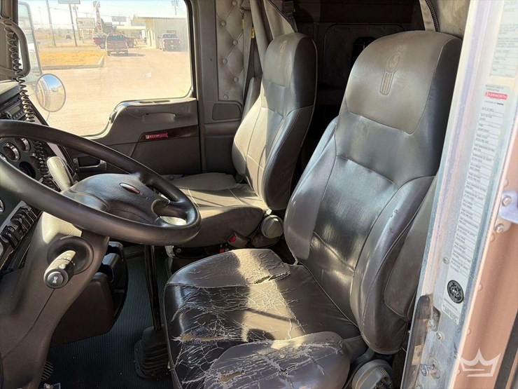 2012-kenworth-t800-image-15