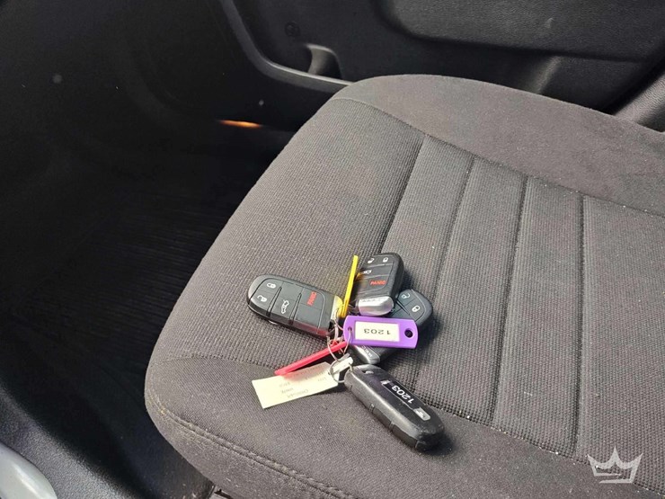 2012-dodge-charger-sedan-image-12