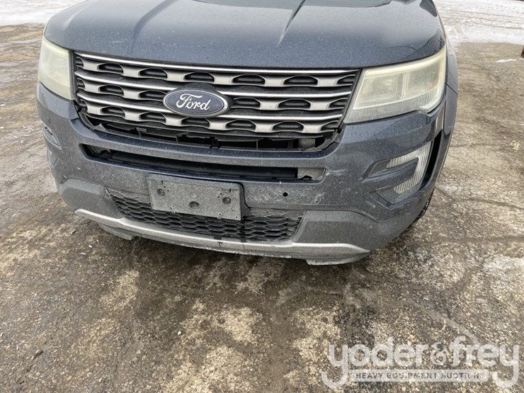 ford-explorer-xlt-image-32