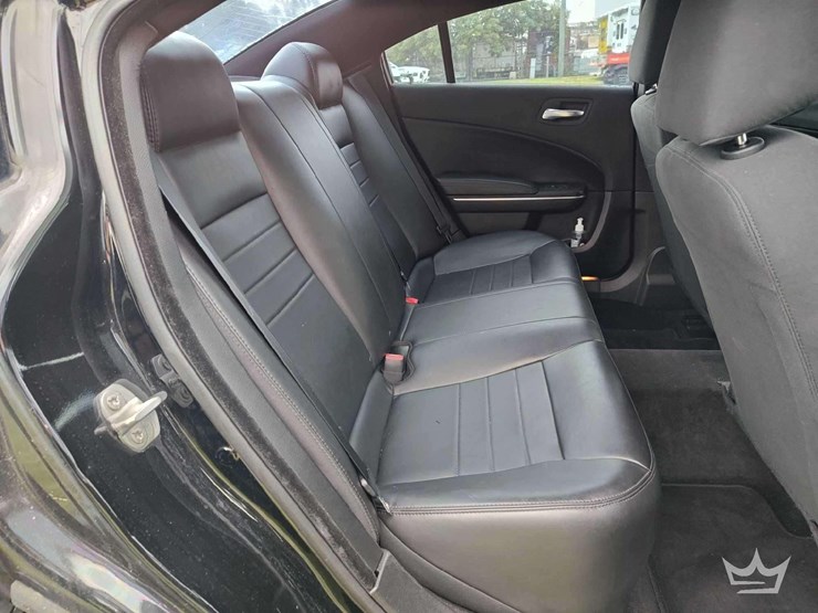 2015-dodge-charger-sedan-image-16