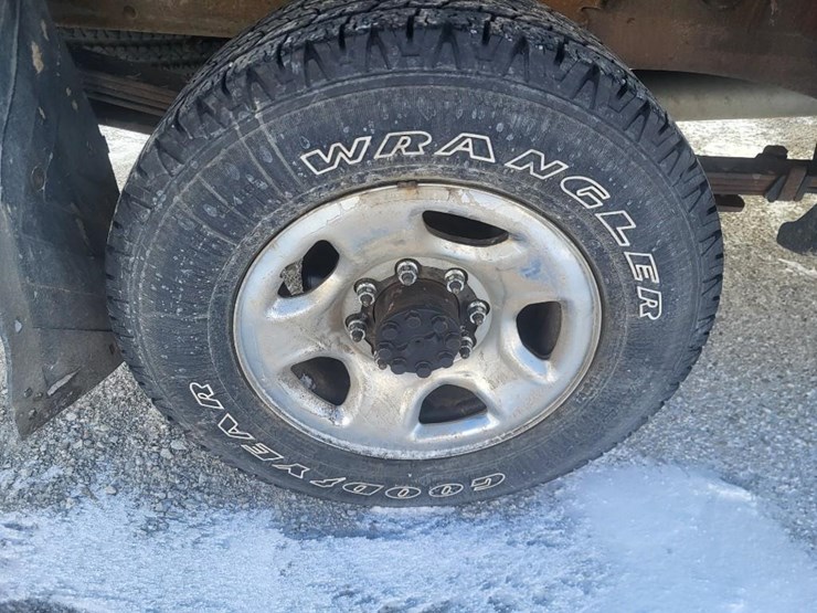 2004-chevrolet-2500hd-image-28