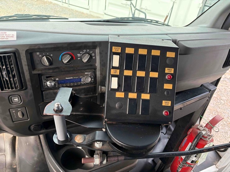 2005-chevrolet-bus-image-14