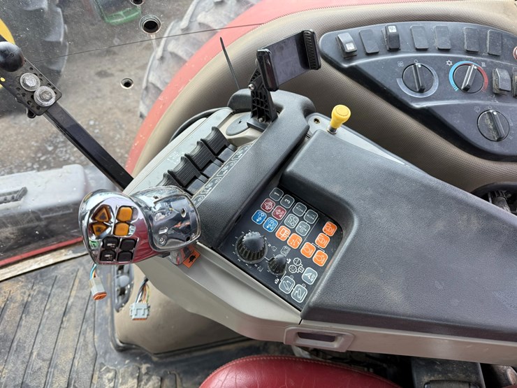 2015-case-ih-340-image-51