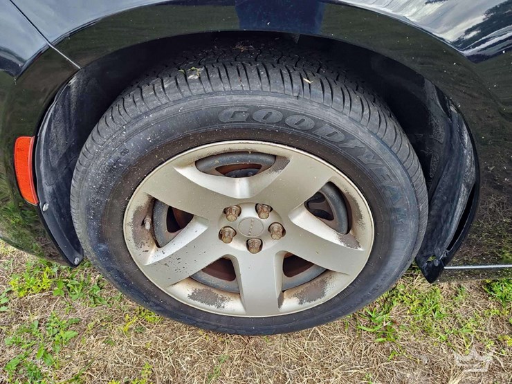 2015-dodge-charger-sedan-image-39