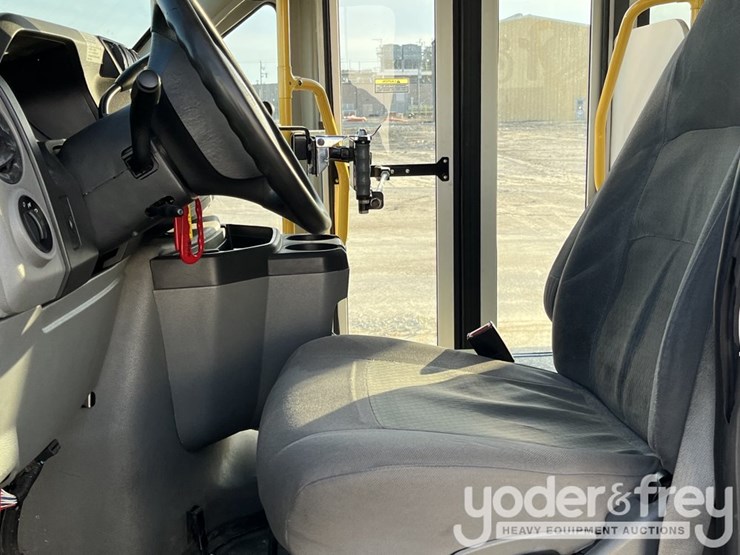 2016-ford-e450-image-26