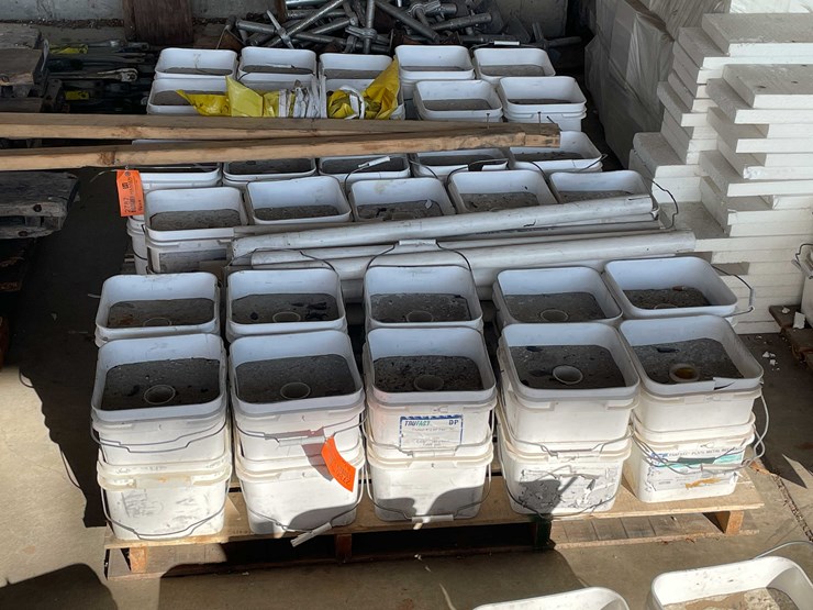 #2786-•-portable-safety-barrier-image-2