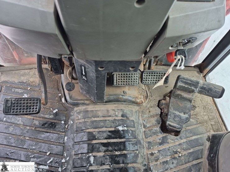 2010-kubota-l5250-d-tractor-image-28