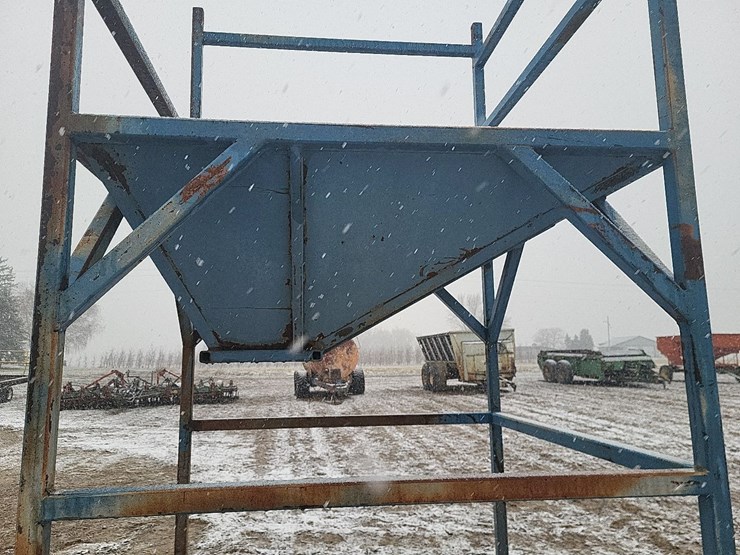 bagged-dry-fertilizer-frame-image-10