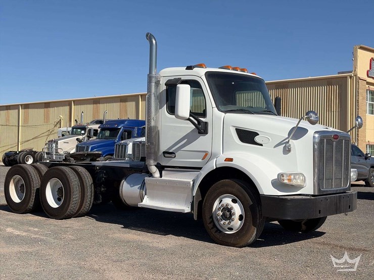 2015-peterbilt-567-image-2