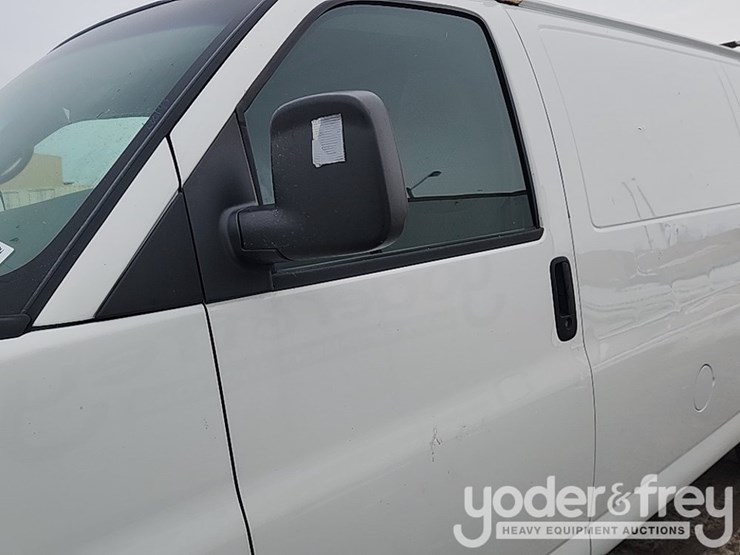 2011-gmc-savana-g2500-image-14