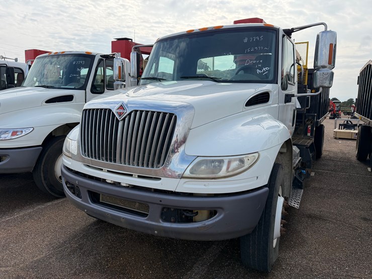 2018-international-durastar-4400-image-3