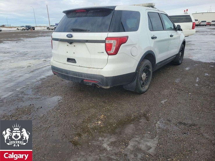 2016-ford-explorer-image-4