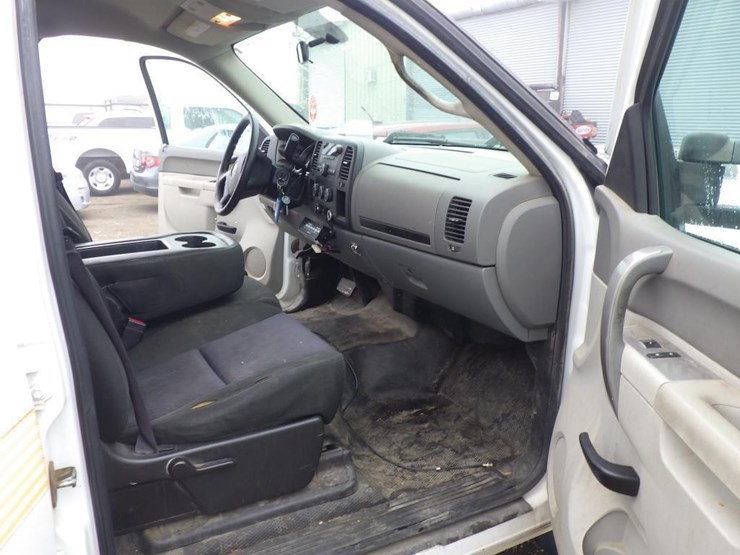 2014-chevrolet-3500hd-image-6