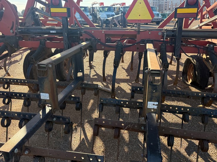 #7740-•-case-ih-tigermate-2-tm-14ft-field-cultivator-image-18