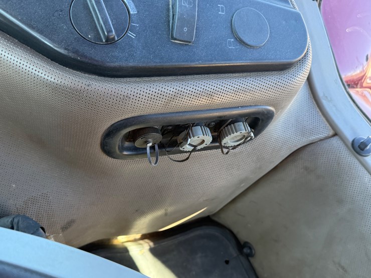 2016-case-ih-magnum-310-image-52